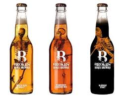 34 Rotulos De Cerveja Criativos Beer Bottle Design Beautiful Beer Bottles Beer Label Design