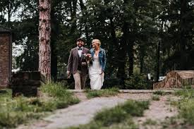 Gelegen im ruhige pulheim, bietet diese location alles was das herz begehrt. Rustikale Hochzeit Auf Rittergut Orr Sandra Stefano Hochzeitsfotograf Koln Und Nrw
