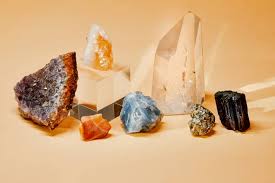 Quartz can contain inner crystals ( manifestation quartz ) or water (enhydro quartz). 10 Types Of Healing Crystals For Beginners How To Use Each