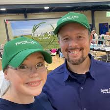 🌾Farmer Dan and Farmer Diane are at #NortheastBunfest, handing out samples  of our products, so come