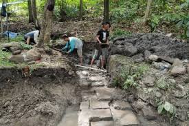 Giri tirta hot spring resort and spa. Bpcb Trowulan Lakukan Ekskavasi Petirtaan Kuno Di Gunung Klotok Antara News