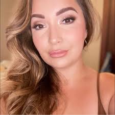 Ale Lewis at Glow Salon updated their profile picture.