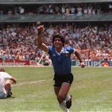 El denominado 'gol del siglo', es una auténtica pieza de la historia del fútbol que este martes cumple 35 años en tiempos en los que aún no se diego, años después, lo definiría como el gol soñado, pero no por anotarlo él, sino soñarlo todos los jugadores y, más, durante la disputa de un mundial. La Camiseta De Diego Del 86 No Esta En Venta