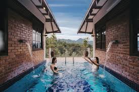 Lookout point sungai selangor dam and bukit kutu are also within 6 miles (10 km). Breathtaking Hilltop View Sky Villa By Io Home Villas For Rent In Kuala Kubu Baru Selangor Malaysia