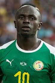 Sadio mané؛ مواليد 10 أبريل 1992) هو لاعب كرة قدم سنغالي يلعب في مركز الجناح مع نادي ليفربول في الدوري الإنجليزي الممتاز ومنتخب السنغال لكرة القدم. Ø³Ø§Ø¯ÙŠÙˆ Ù…Ø§Ù†ÙŠ ÙˆÙŠÙƒÙŠØ¨ÙŠØ¯ÙŠØ§