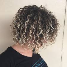 Curly Bob With Blonde Balayage Highlights In 2020 Curly Hair Styles Naturally Ombre Curly Hair Blonde Balayage Highlights