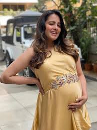 Here in our baby shower boutique, queen bee is buzzing with beautiful maternity dresses just right for your special day. Inside Pictures From Anita Hassanandani S Baby Shower Photogallery Etimes