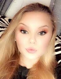 Alexis Hannah's Instagram, Twitter & Facebook