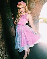 These Disneybounds At Dapper Day Were So Creative It S Insane Dapper Day Outfits Dapper Day Pink And Blue Dress