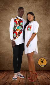 17+ photos tenue homme africain (2020) la fin de l'année 2020 approche. Chemise Homme Et Robe Dame En Tissus Et Pagne 100 Woodin Par Kado Vetement Fereso