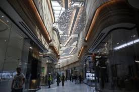 Al menos una persona murió en el derrumbe de un edificio de doce pisos en la comunidad de surfside, miami, en el estado de florida. El Primer Hotel Con Forma De Guitarra Abre A Lo Grande En Ee Uu