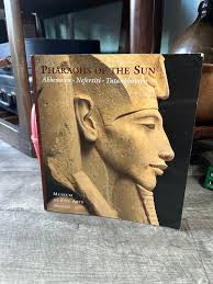 PHARAOHS OF THE SUN; AKHENATEN, NEFERTITI, TUTANKHAMEN FIRST EDITION ⭐️ Book