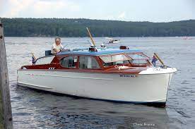 1950 Chris Craft 28 Super Deluxe Enclosed Cruiser Chris Craft Chris Craft Wooden Boats Classic Wooden Boats