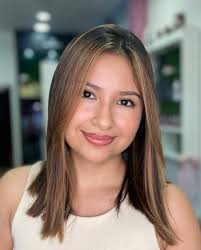 Liso o con ondas el color se verá precioso! 💘💕✨ 📣Visítanos y pregunta  por nuestro 20% off en diseños de color personalizados!! 📣 Si elegimos el  TONO ideal para ti en base