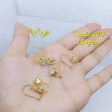 Beberapa model anting di atas sedang menjadi tren dan bisa menjadikan referensi model anting tersebut untuk menambah cantik penampilan harian kamu. Anting Emas Desy 420 Berat 1 5 Gram Shopee Indonesia