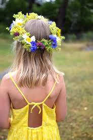 Midsommar är en svensk högtid som firas i mitten/slutet av juni. Hur Binda En Midsommarkrans 3 Olika Satt Att Testa Helena Lyth