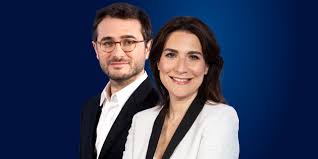 Une fois appliquées sur la peau pendant deux minutes, les microaiguilles se dissolvent et laissent sous la peau les petits points, répartis par exemple en forme de cercle ou bien d'une croix. Emission La France Bouge Par Elisabeth Assayag Emmanuel Duteil Replay