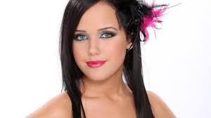 Nach der kollektiven begeisterung für ihr ungeschminktes auftretens im dschungelcamp, zeigte sie sich dann immer öfter ganz natürlich. Kim Debkowski Ausgeschieden