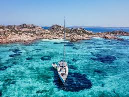 Visita lArcipelago di La Maddalena con tutti i comfort delle nostre barche  a motore!