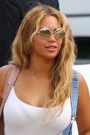 Jessica alba has dyed her naturally brunette locks blonde multiple times for her roles in the fantastic four and sin city films. Beyonce S Hairstyles Hair Colors Steal Her Style
