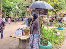 Tiket masuk kebun raya purwodadi. Pasar Djadoel Mata Kucing Perut Kenyang Di Tengah Hutan Sampai Berkuda Di Kebun Binatang Barakata Id