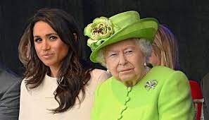 Je matka čtyř dětí, trojnásobná prababička a panovnice šestnácti nezávislých států označovaných jako commonwealth realm. Meghan Markle A Kralovna Alzbeta Ii Zivotvcesku Cz