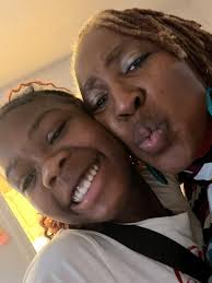 Good morning my heart hurts so bad I can't stop crying this women right  here has been in my life since I was a baby me and Latoya S Dolly has been