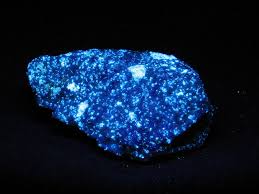 Diopside Glowing In Shortwave Ultra Violet Light From Fort Ann Ny Rocks And Minerals Rocks And Crystals Crystals Minerals