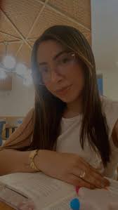 Desde que aprendí que tengo un inmenso valor en Dios, no estoy detrás de  validaciones humanas. , Les confieso que me costó muchísimo aprenderlo,  pero aquí estoy, segura de quién soy y amando al que me ...