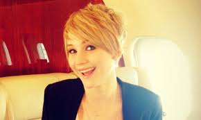 Das dunkle haar, nase, mund und gesichtsform, kleidungsstil und . Jennifer Lawrence Die Haare Sind Ab Gala De