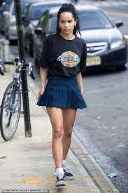 Ahead, eight style lessons we can learn from her red carpet and street style. Trish On Twitter Zoe Kravitz S Style In High Fidelity Thats It Thats The Tweet