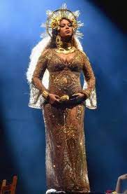 It's time to study beyoncé. Find Out Where To Get The Dress Beyonce Gold Dress Beyonce Pregnant Beyonce Queen