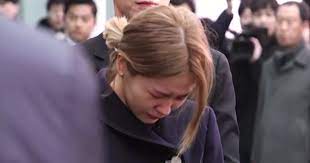 I think a lot have said it is just a . Video Of Red Velvet Yeri Crying At Jonghyun S Funeral