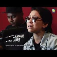 Pertama kali ku rapat denganmu baruku tahu kau amat bermakna padaku. Pertama Kali Untukmu Sayang Song Lyrics And Music By Shaa Thr Gegar Arranged By Kamarulsnm On Smule Social Singing App