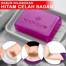 3 kelebihan utama sabun honey glow •ekstrak pegaga kecutkan jerawat pudarkan parut jerawat melembapkan kulit •argan oil mengurangkan sunburn kaya dgn vitamin e kecutkan jerawat •daun kunyit mencerahkan kulit menghilangkan sunburn kurangkan dark circle. Original Honey Glow Whitening Soap Sabun Pemutih Hilangkan Daki Kesan Hitam Di Celah Pelipat Badan Shopee Malaysia