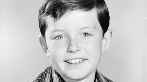 Child Star, 77, and 98-Year-Old Mom 'Look Like Twins' in Pic