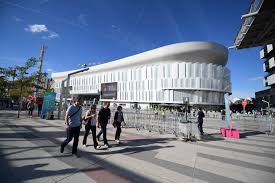 Huit dates sont actuellement prévues pour ce septième spectacle de mylène : Mylene Farmer A La Paris La Defense Arena J Ai Besoin Du Noir Pour Rentrer En Scene Defense 92 Fr