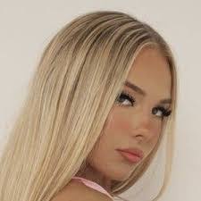 Monica Bush's Instagram, Twitter & Facebook