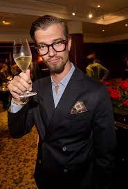 Januar 1979 in mönchengladbach) ist ein deutscher fernsehmoderator und schauspieler. Joko Winterscheidt Privat Familienmensch Oder Draufganger So Tickt Klaas Kumpel Wirklich News De