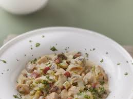 Blanc De Poulet Aux Endives Champignons Et Lardons Recette Blanc De Poulet Repas Pas Cher Recettes De Cuisine