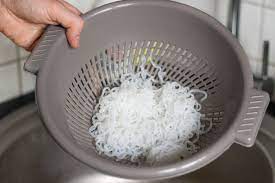 21 Outstanding Shirataki Noodle Recipes To Enjoy This Zero Calorie No Carb Pasta From Japan Gluten Shirataki Noodles Shirataki Noodles Recipes Noodle Recipes