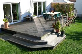 Sichtschutz Aus Holz Fur Garten Terrasse Mit Unterkonstruktion Und Auflager Aus Betonplatten Pictures Gartengestaltung Garten Terrasse Terrasse Bauen