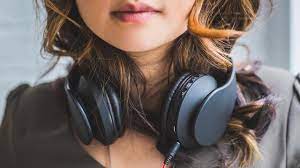 Faktanya bahwa belajar sambil mendengarkan musik dapat meningkatkan konsentrasi dan fokus belajar. Bisa Merasa Lebih Baik 5 Manfaat Mendengar Lagu Galau Saat Sedih Global Liputan6 Com