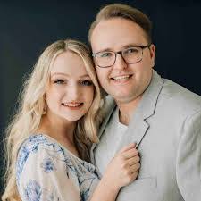 Amanda Everson's Instagram, Twitter & Facebook