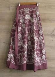 Ukuran badan mungil 😂 tinggi badan 151 cm, lingkar dada 80 cm, lingkar pinggang 70 cm, lingkar. Cara Menggunakan Rok Serut Dan Pilihan 10 Rok Lilit Dengan Aksen Etnik Untuk Tampilan Cantik Nan Unik