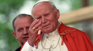 Szent II. János Pál pápa és Szent Fausztina ereklyéket kap az egyeki  egyházközség