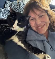 Poor little guy, he's been through so much. Thank you for feeding him and  looking out for him! ❤️