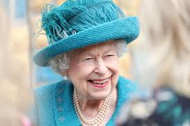 Learn more about her incredible life today! Queen Elizabeth Wore A 19th Century Bow Brooch From Queen Victoria