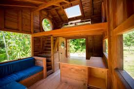 Jay Nelson S New 200 Square Foot Tiny House In Hawaii Kleine Hauspflanzen Mikrohaus Design Tiny House Movement