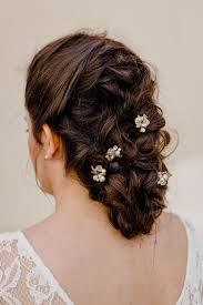 Well you're in luck, because here they come. Hochsteckfrisuren Als Alleskonner Unter Den Brautfrisuren Was Deine Brautfrisur Uber Den Stil Eurer Hochzeit Verrat Kleiner Flieder